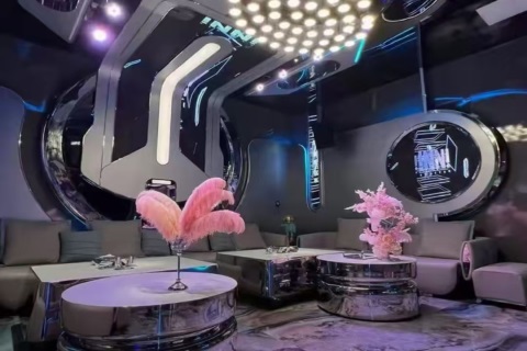 当前城市夜场礼仪女生招聘 日结高薪1300起 专车接送